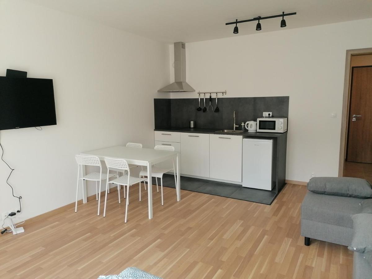 Brand New One Bedroom Apartment #54 In Brand New Building With Free Parking Praag Buitenkant foto